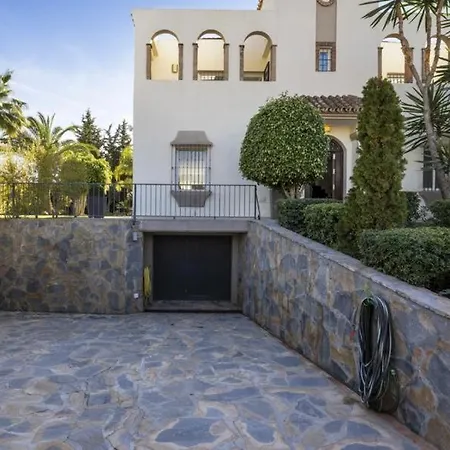 Stunning 5 Bedroom In Puerto Banus With Pool * Marbella