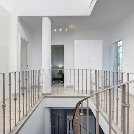 Stunning 5 Bedroom In Puerto Banus With Pool