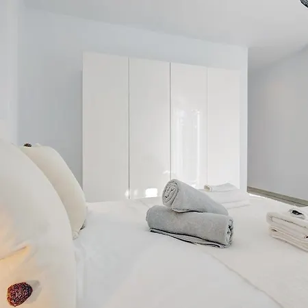 Stunning 5 Bedroom In Puerto Banus With Pool
