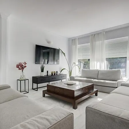 Villa Stunning 5 Bedroom In Puerto Banus With Pool