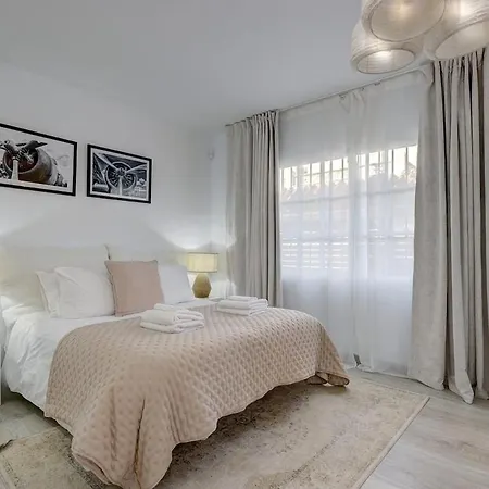 Villa Stunning 5 Bedroom In Puerto Banus With Pool *