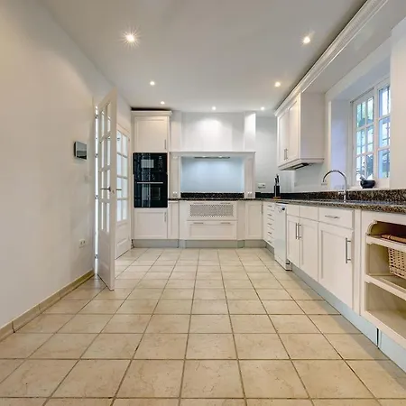 Villa Stunning 5 Bedroom In Puerto Banus With Pool