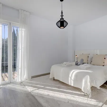 Stunning 5 Bedroom In Puerto Banus With Pool Marbella